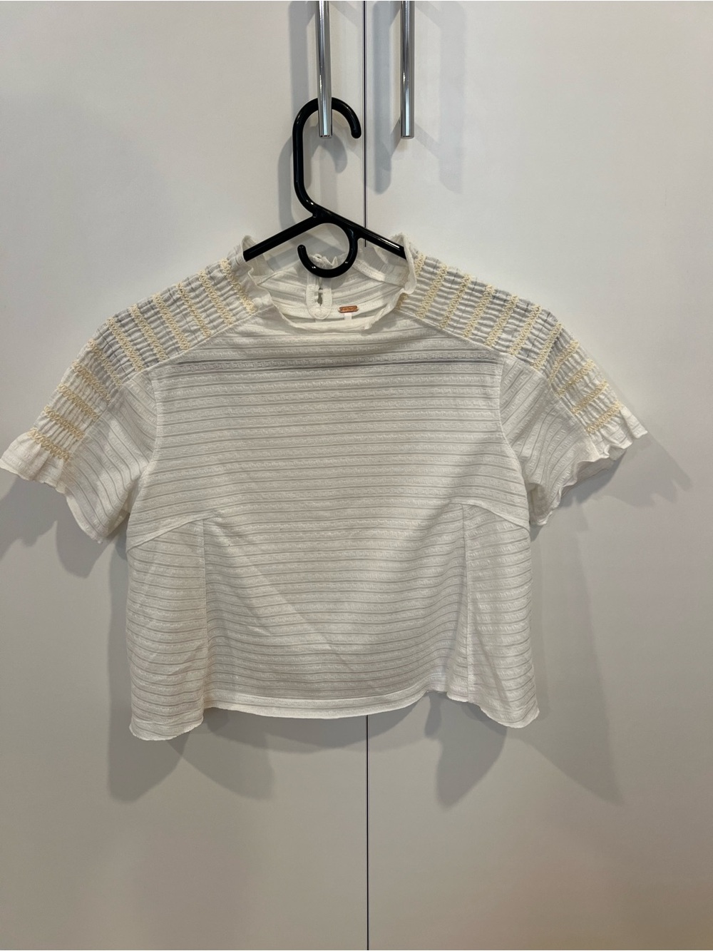 Free People White Textured Short Sleeve Cropped Top